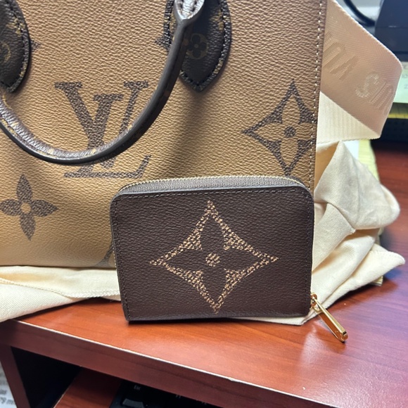 3100$ with wallet and strap - Picture 11 of 14